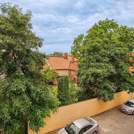 White Lily Apartment Клайпеда Экстерьер фото